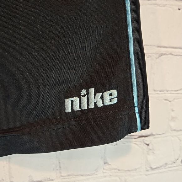 Girl's size 16/XL black Nike shorts - Picture 2 of 7